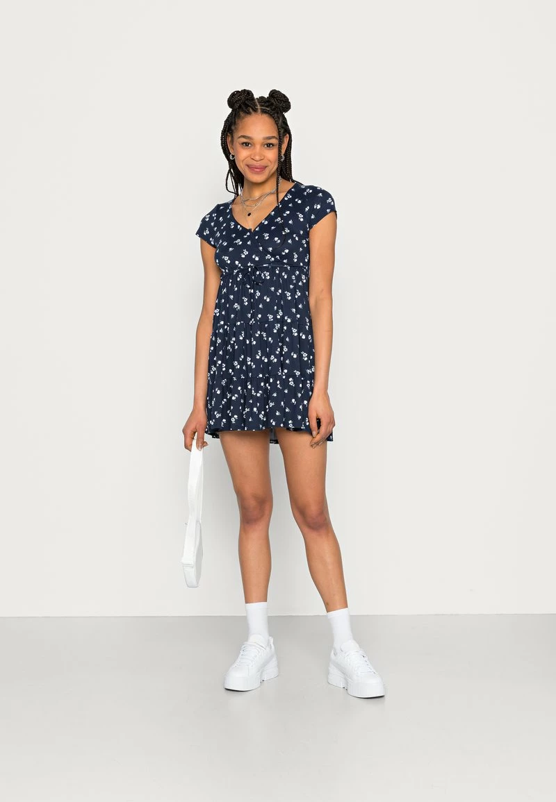 Hollister Co. TIERED SHORT DRESS - Freizeitkleid - Navy Floral | Damen 4 Hollister Co. TIERED SHORT DRESS - Freizeitkleid - Navy Floral | Damen – Bild 2