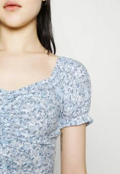 Hollister Co. CINCH TIE - T-Shirt Print - White/blue | Damen 11 Hollister Co. CINCH TIE - T-Shirt Print - White/blue | Damen -Hollister Geschäft 22c191902f5949f580fb852dc098b7db