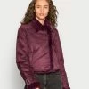 Hollister Co. CROPPED SHEARLING COZY BIKER - Kunstlederjacke - Wine Tasting | Damen 2 Hollister Co. CROPPED SHEARLING COZY BIKER - Kunstlederjacke - Wine Tasting | Damen -Hollister Geschäft 2dcde2b64d8b40c7b52a4f77dbfe4efe