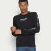 Hollister Co. TAPE CREW - Sweatshirt - Black | Herren -Hollister Geschäft 4da9dcdeb8bd47f5ae4fc06832824a84