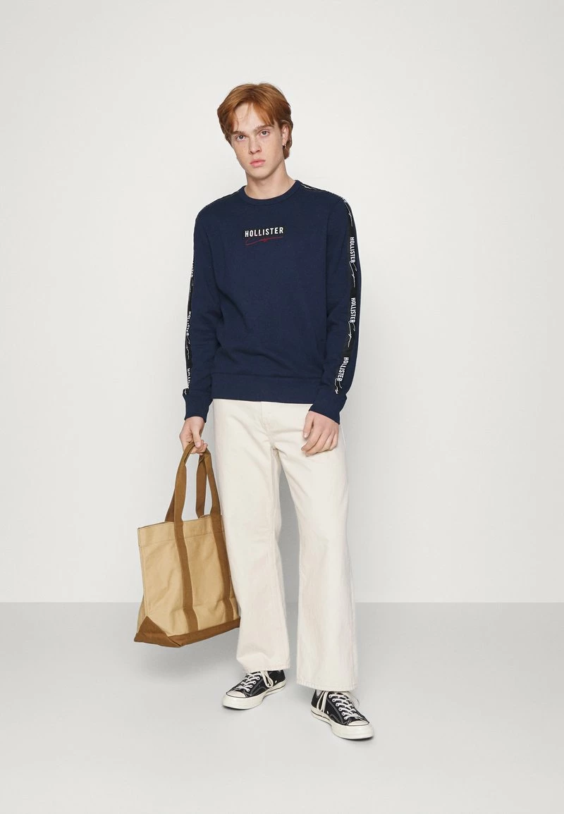 Hollister Co. TAPES TECH CREW - Sweatshirt - Navy | Herren 4 Hollister Co. TAPES TECH CREW - Sweatshirt - Navy | Herren – Bild 2