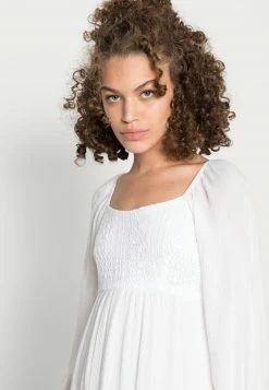 Hollister Co. EMEA SMOCKED BODICE SHORT DRESS - Freizeitkleid - White Crochet | Damen -Hollister Geschäft 559b9a298df84d40b6e909745360f2fd