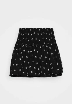 Hollister Co. FLIRTY SMOCKED SET SKORT - Minirock - Black Floral | Damen -Hollister Geschäft 68eb673b3be94cafb7c66c7ab73b7b41