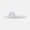 Hollister Co. ADJUSTABLE SLIDE - Pantolette Flach - White | Herren -Hollister Geschäft 8514603327294bc5a594ceccb8f99e4a