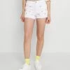 Hollister Co. CLEAN DAISY ROLL - Jeans Shorts - White | Damen -Hollister Geschäft 9a2bb8ceb5cb435b93359b616f596692
