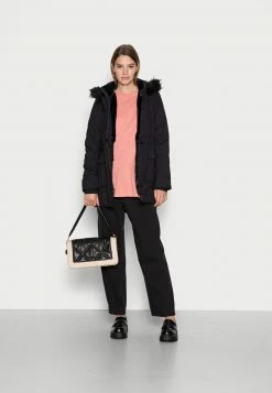 Hollister Geschäft -Hollister Geschäft a14f7628ed3b460c8b7ad3bf50701871