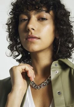 Hollister Co. SLIM BUTTON - Strickjacke - White | Damen 12 Hollister Co. SLIM BUTTON - Strickjacke - White | Damen -Hollister Geschäft a75a3950d7804fc390691616577a0262