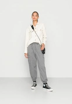 Hollister Co. SPRING BAGGY JOGGER - Cargohose - Castle Rock Grey | Damen 8 Hollister Co. SPRING BAGGY JOGGER - Cargohose - Castle Rock Grey | Damen -Hollister Geschäft a7b0ff6296df47d3a6b569839b1a5963
