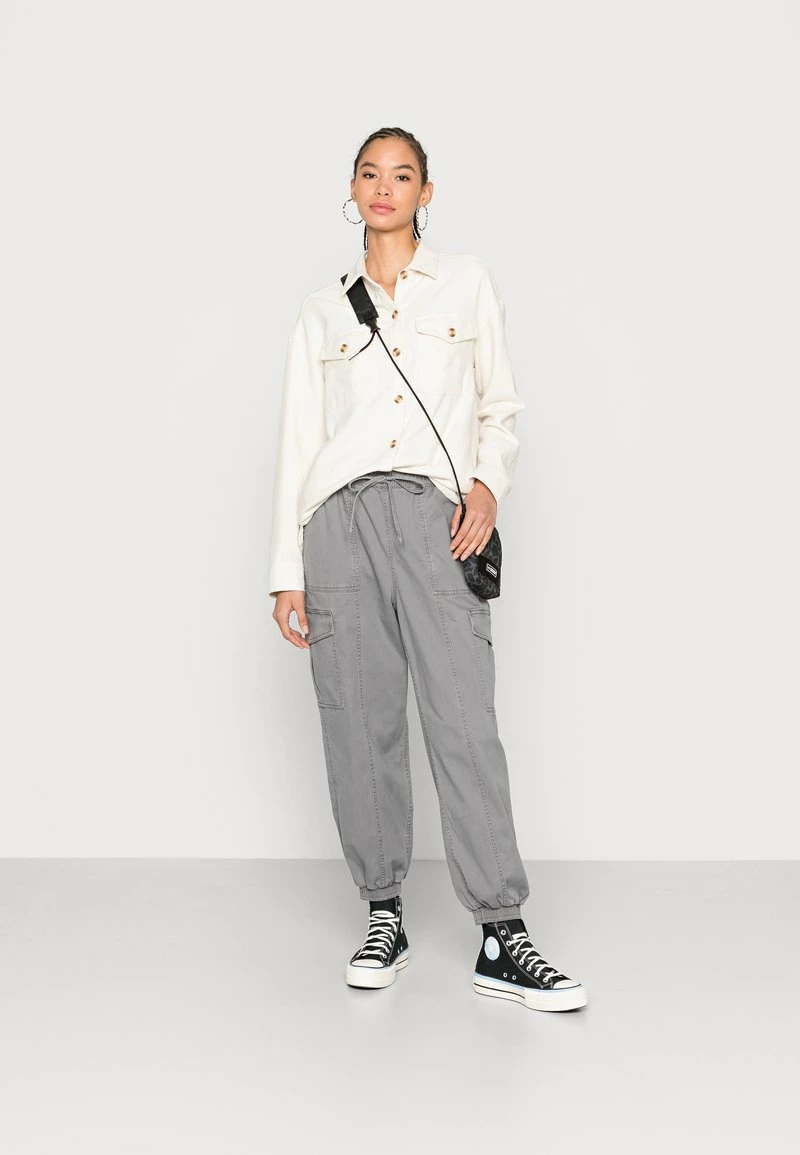 Hollister Co. SPRING BAGGY JOGGER - Cargohose - Castle Rock Grey | Damen 4 Hollister Co. SPRING BAGGY JOGGER - Cargohose - Castle Rock Grey | Damen – Bild 2