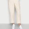 Hollister Co. CURVY STRAIGHT PANT - Stoffhose - Cream Cord | Damen -Hollister Geschäft b5ddacb6651e492bb5a25dd2ee635ba9