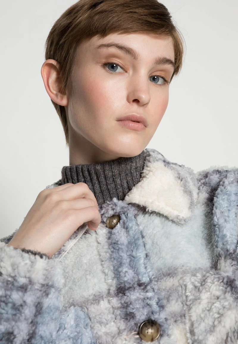 Hollister Co. SHERPA MID LENGTH SHACKET - Übergangsjacke - Blue Plaid | Damen 7 Hollister Co. SHERPA MID LENGTH SHACKET - Übergangsjacke - Blue Plaid | Damen – Bild 5