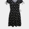 Hollister Co. CINCH DRESS - Freizeitkleid - Black/yellow | Damen -Hollister Geschäft bf8ed1c9f4f347f898e855fb962ba61f