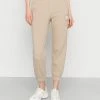 Hollister Co. CYBER DROP DAD JOGGER - Jogginghose - Cashmere | Damen 1 Hollister Co. CYBER DROP DAD JOGGER - Jogginghose - Cashmere | Damen -Hollister Geschäft cf830b1876f44d8ca62b58d673d9986d