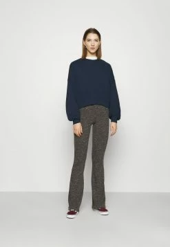 Hollister Geschäft -Hollister Geschäft d1b3ae0bf81442c9a690bc2c7c4057d7