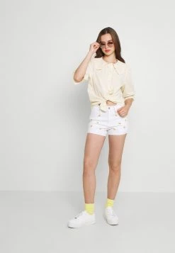 Hollister Co. CLEAN DAISY ROLL - Jeans Shorts - White | Damen -Hollister Geschäft d64d022d4e644e0db587b8c45e7c2af2