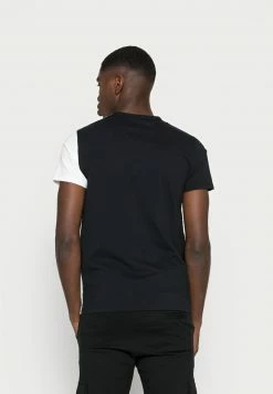 Hollister Co. LARGE SCALE TECH - T-Shirt Basic - Black | Herren -Hollister Geschäft e24741fa4c8846b2a94a90ca4c49d509
