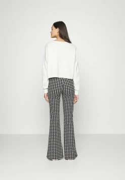 Hollister Co. FABBA V NECK - Strickpullover - White | Damen 9 Hollister Co. FABBA V NECK - Strickpullover - White | Damen -Hollister Geschäft eec0dfa980614b7da2735cdf3181ae94