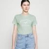 Hollister Co. TECH CORE - T-Shirt Print - Light Green | Damen -Hollister Geschäft f77d08fede83439e81fc6d2d576a215d